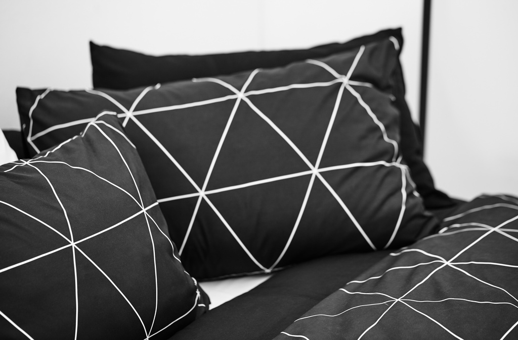 Lotus Black &amp; White - KS Fitted Bedsheet Set-5pcs - LI-BW-01B