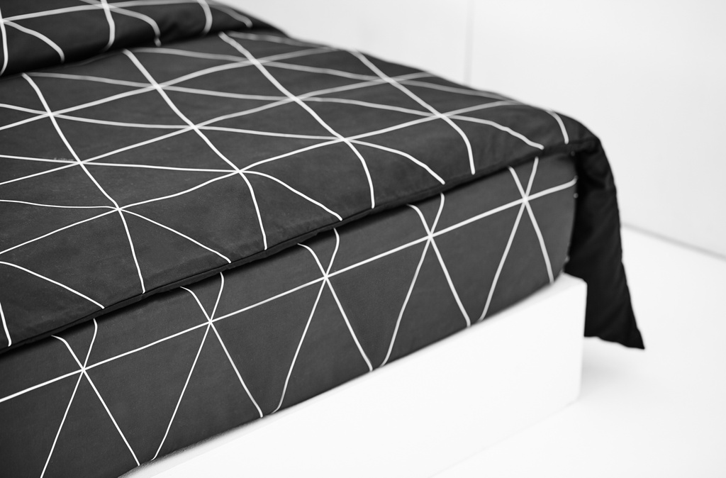 Lotus Black &amp; White - KS Fitted Bedsheet Set-5pcs - LI-BW-01B