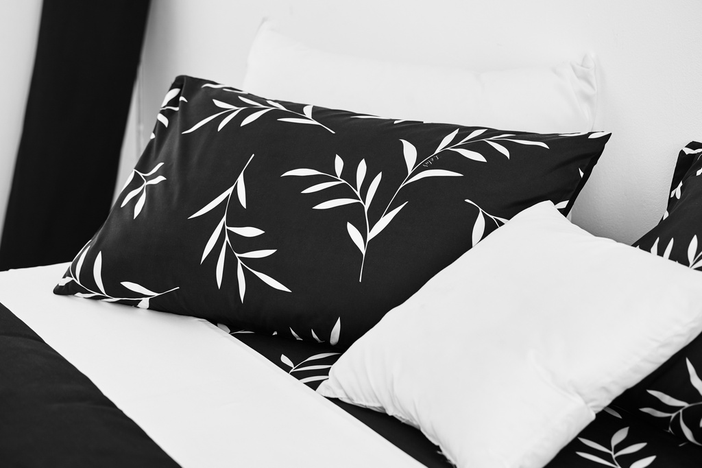Lotus Black &amp; White - KS Fitted Bedsheet Set-5pcs - LI-BW-02B