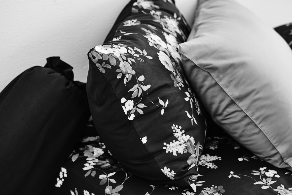 Lotus Black &amp; White - KS Fitted Bedsheet Set-5pcs - LI-BW-03B