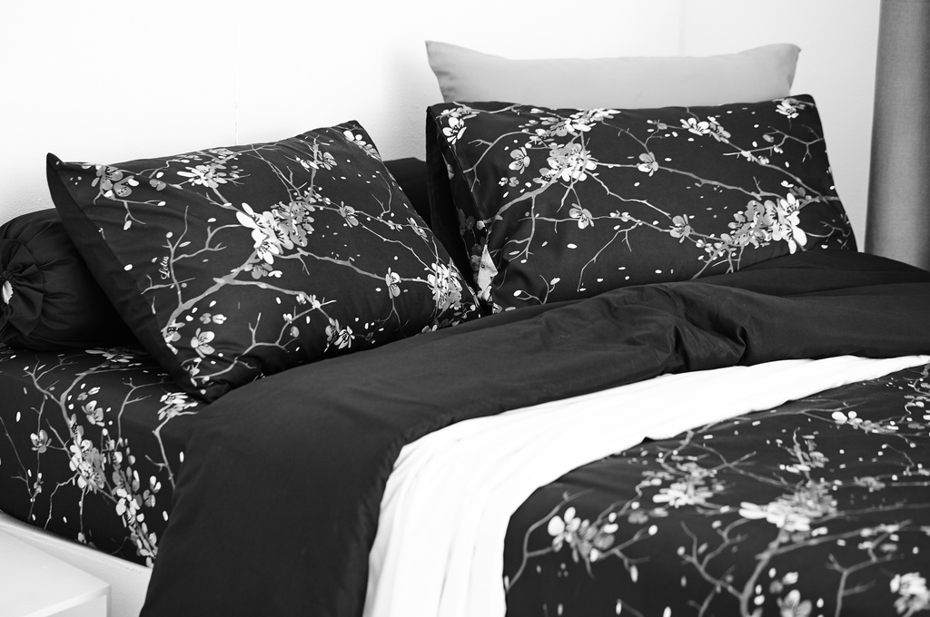 Lotus Black &amp; White - QS Fitted Bedsheet Set-5pcs - LI-BW-04B