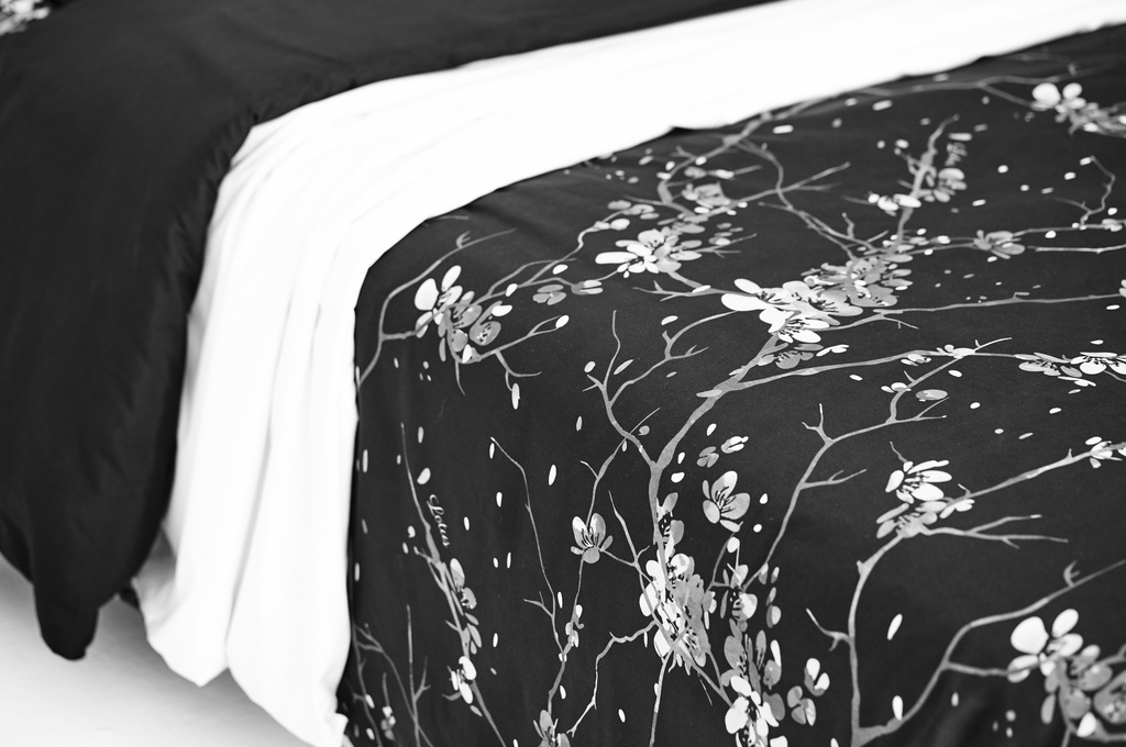 Lotus Black &amp; White - QS Fitted Bedsheet Set-5pcs - LI-BW-04B