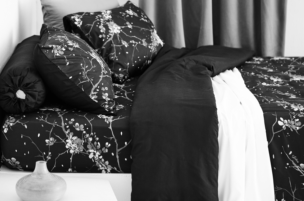 Lotus Black &amp; White - QS Fitted Bedsheet Set-5pcs - LI-BW-04B