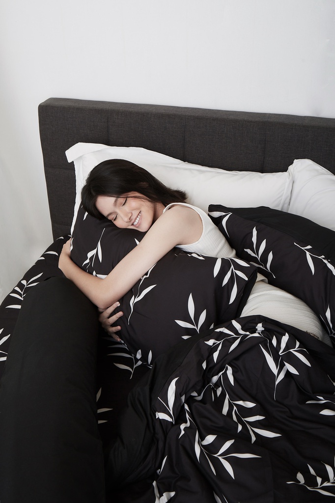 Lotus Black &amp; White Comforter 90&quot;x100&quot; - LI-BW-02B